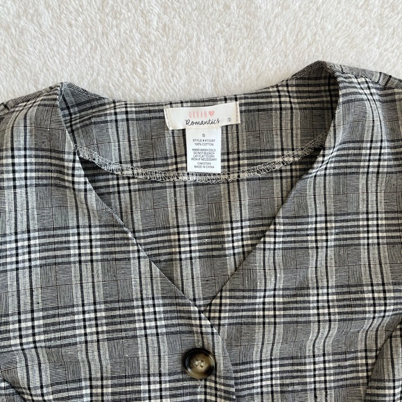 Checkered Button Up Blouse - Picture 3 of 3